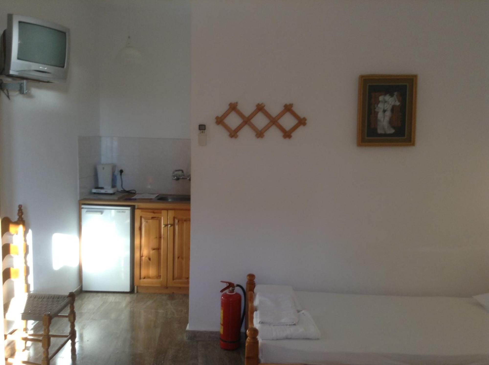 Mpaliaka Myrsini Apartment Митимна Стая снимка